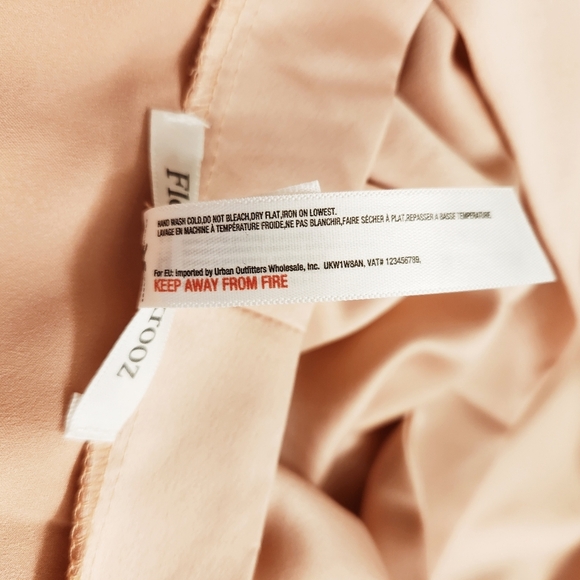 NWT Flora Nikrooz Blush Pink Satin Wrap Short Robe Size M/L - Picture 4 of 7